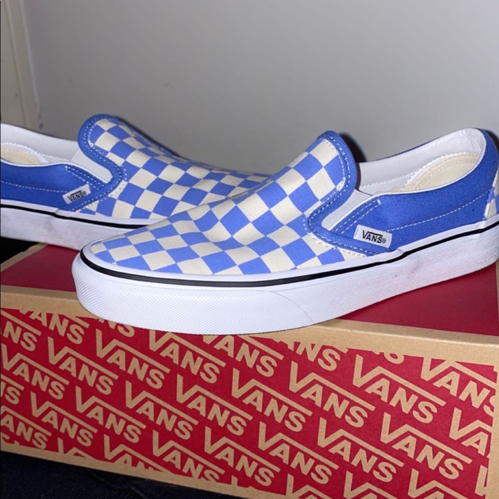 Vans Classic Slip On Checkered 
Size: 5.5 Men 7.0 Women 
Color: Blue/Cream